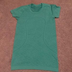 Lululemon Women’s Workout T-shirt, Green, Size 6, Lightly Worn